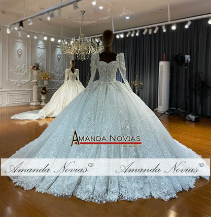 Vestido de novia de manga larga con escote corazón de Amanda Novias NS4725