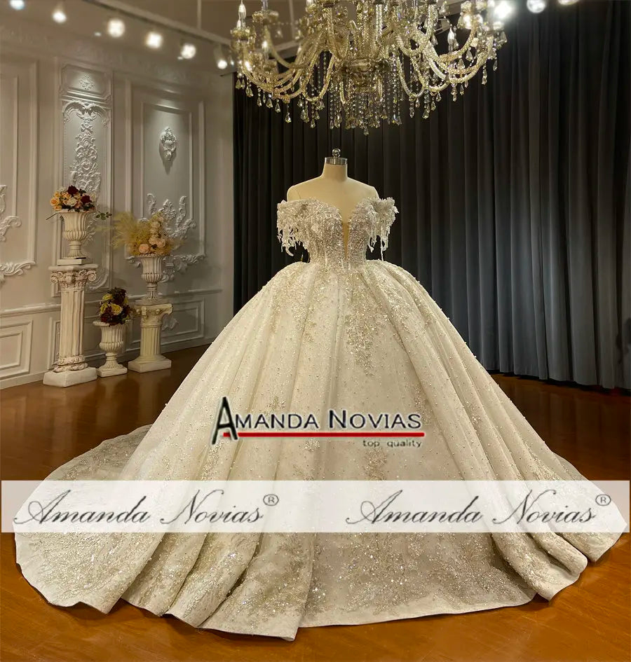 Vestido de novia con tirantes al hombro y diseño especial NS4692