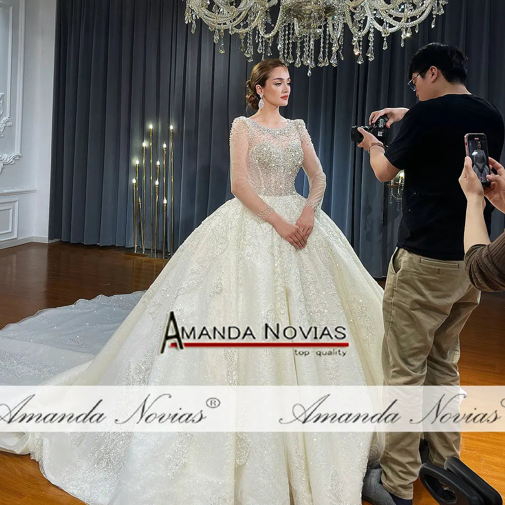 Vestido de novia de lujo con perlas hechas a mano de Amanda Novias NS4743