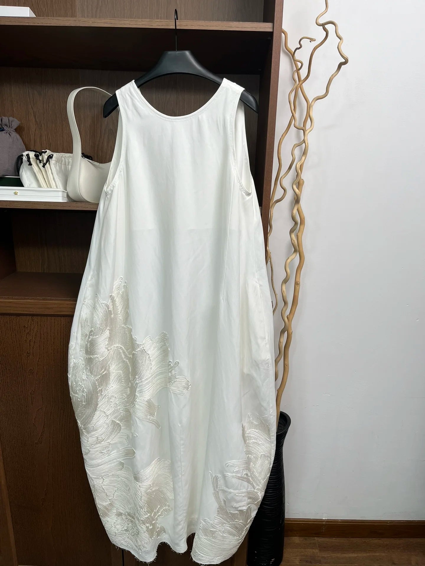 Vestido elegante de estilo chino para mujer, con bordado blanco, cuello en U, sin mangas, holgado, largo, sin mangas