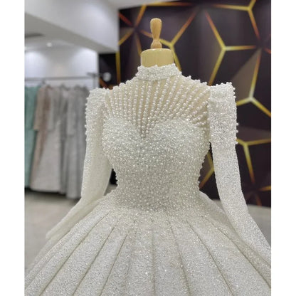 Robe de mariée de luxe à perles blanches, robe de bal à col haut et manches longues, robe de mariée exquise à paillettes et perles pour jardin/plage