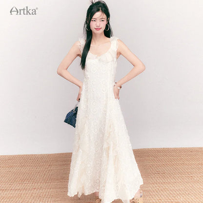 ARTKA 2023 Été Nouvelle Femme Robe Élégante Dentelle Broderie Sans Manches Robes Blanches Volants Col En V A-Line Longue Robe LA92436X