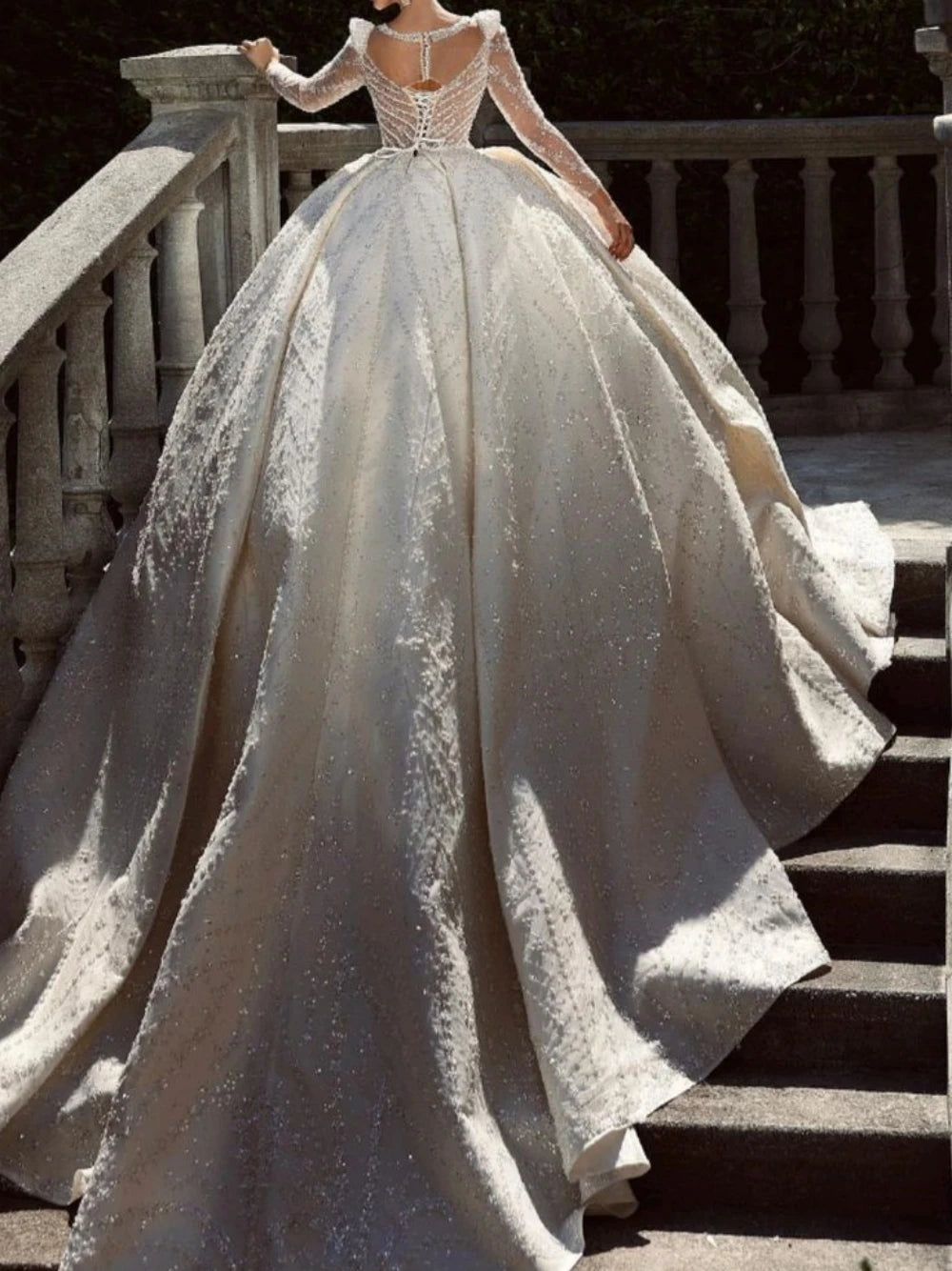 Robe de mariée de luxe en dentelle avec perles brillantes et perles - Robe de mariée modeste au sol