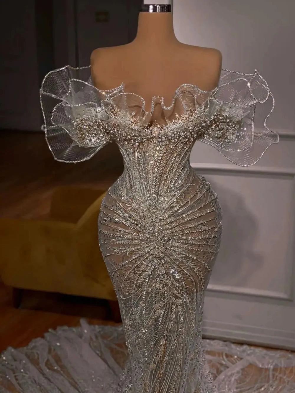 Robe de mariée sexy sans manches à paillettes scintillantes et perles, robe de mariée de luxe à volants, robe de mariée longue sirène