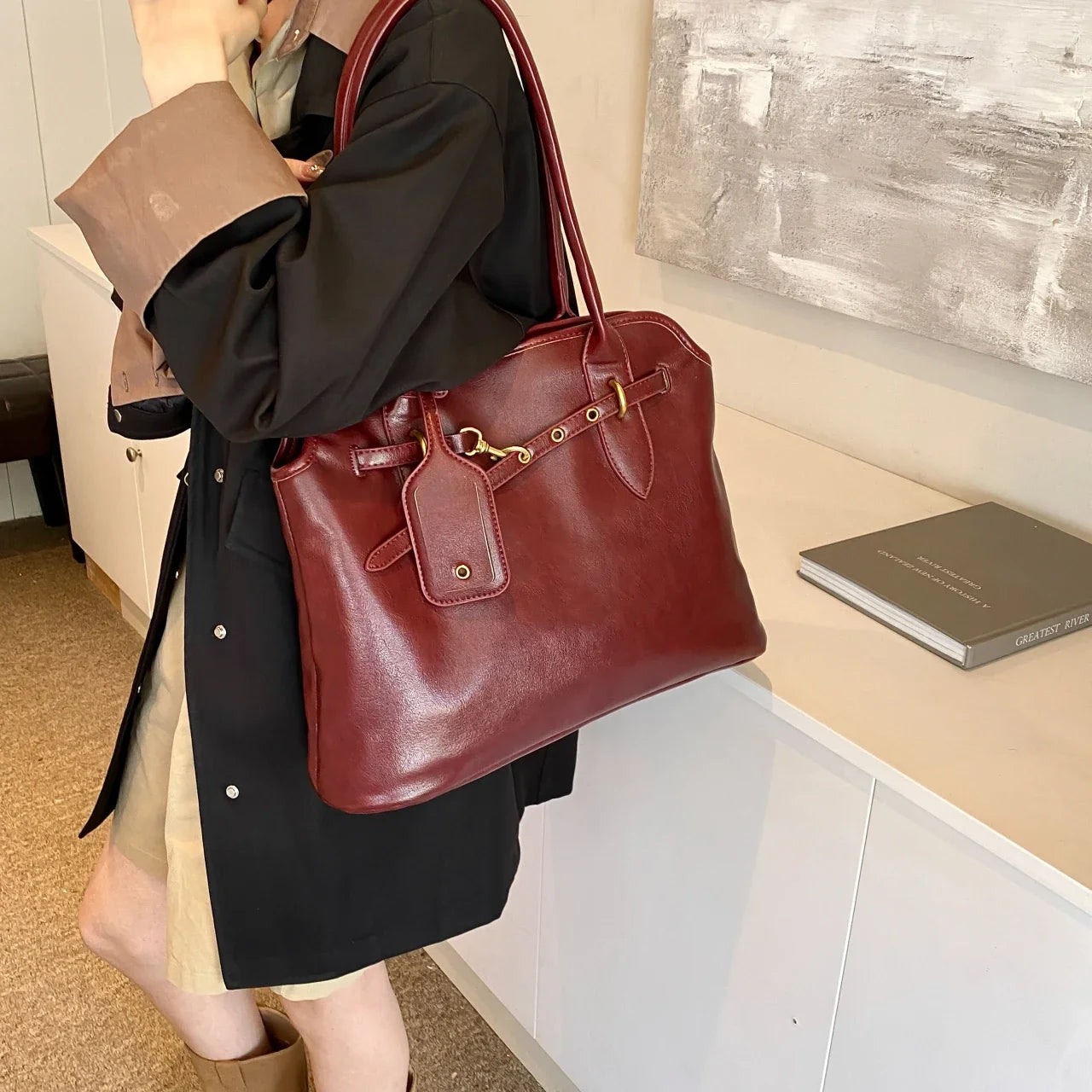 Sac à main rétro marron de grande capacité pour femme, nouveau sac à bandoulière simple pour les déplacements, sac fourre-tout à la mode pour les femmes