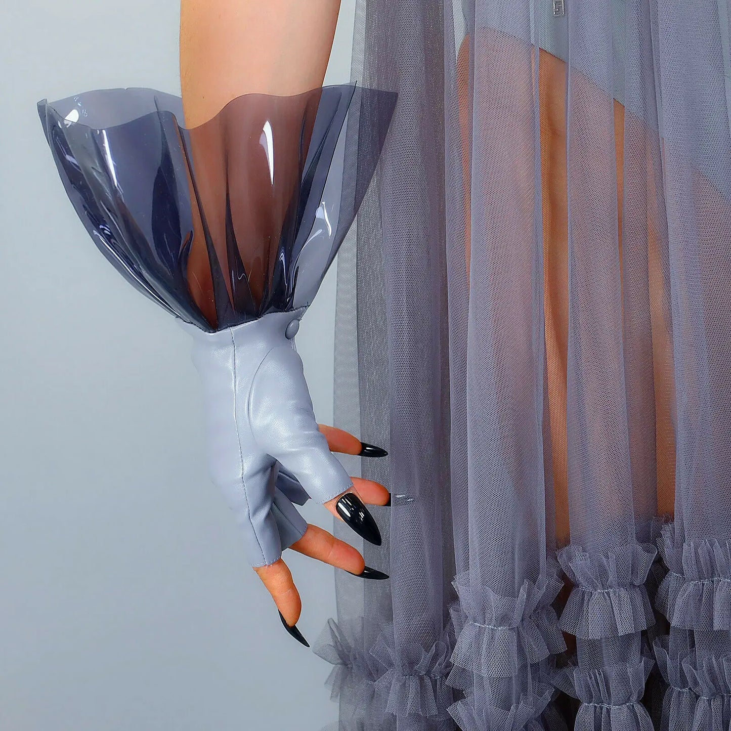 Gants en plastique demi-doigts transparents gris pour femmes DooWay Gants courts sans doigts en similicuir à volants en PVC pour défilé de mariage de Noël