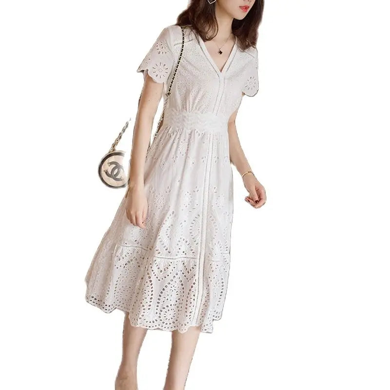 2023 new spring high-end French niche temperament ladies V-neck short-sleeved dress in the long section