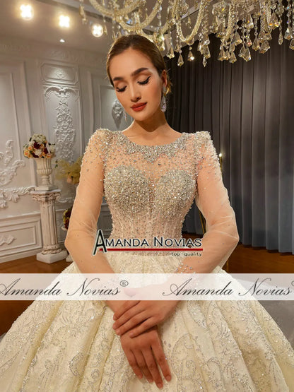 Vestido de novia de lujo con perlas hechas a mano de Amanda Novias NS4743