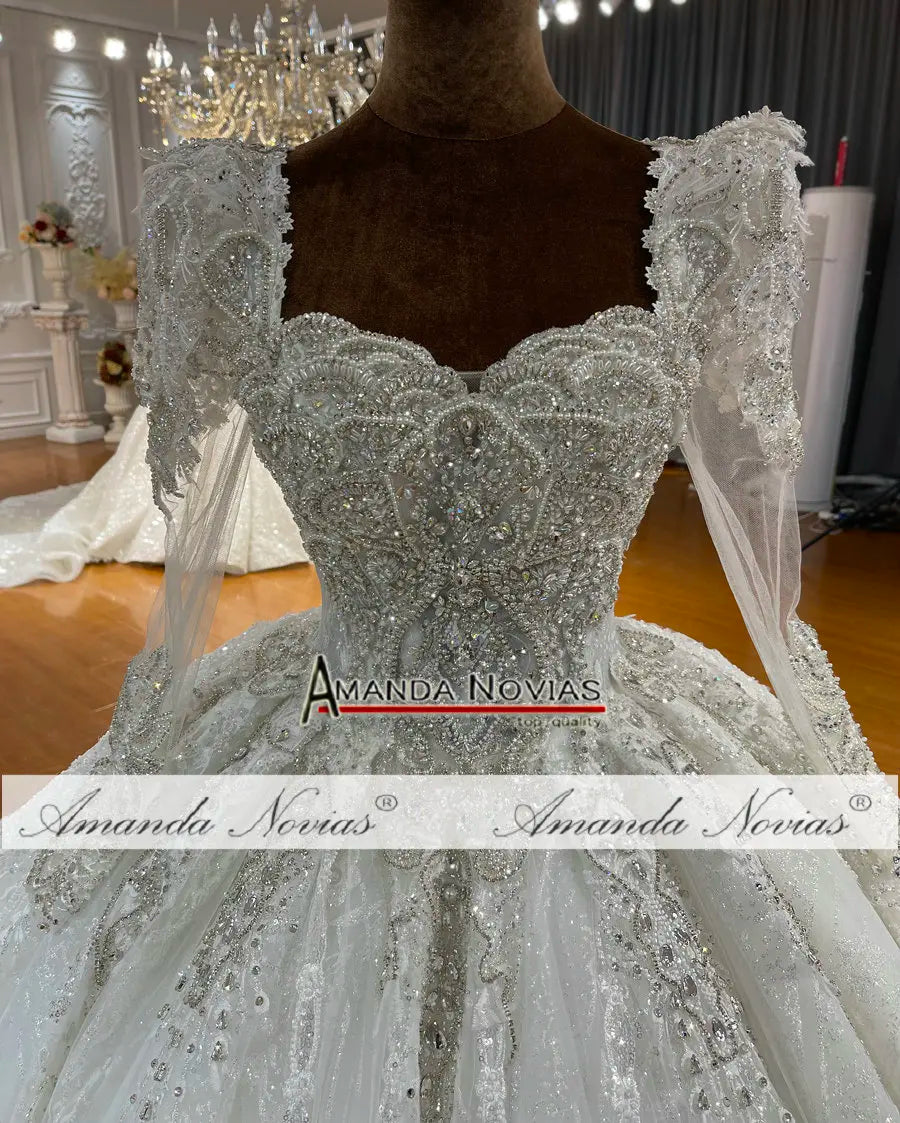 Vestido de novia de manga larga con escote corazón de Amanda Novias NS4725