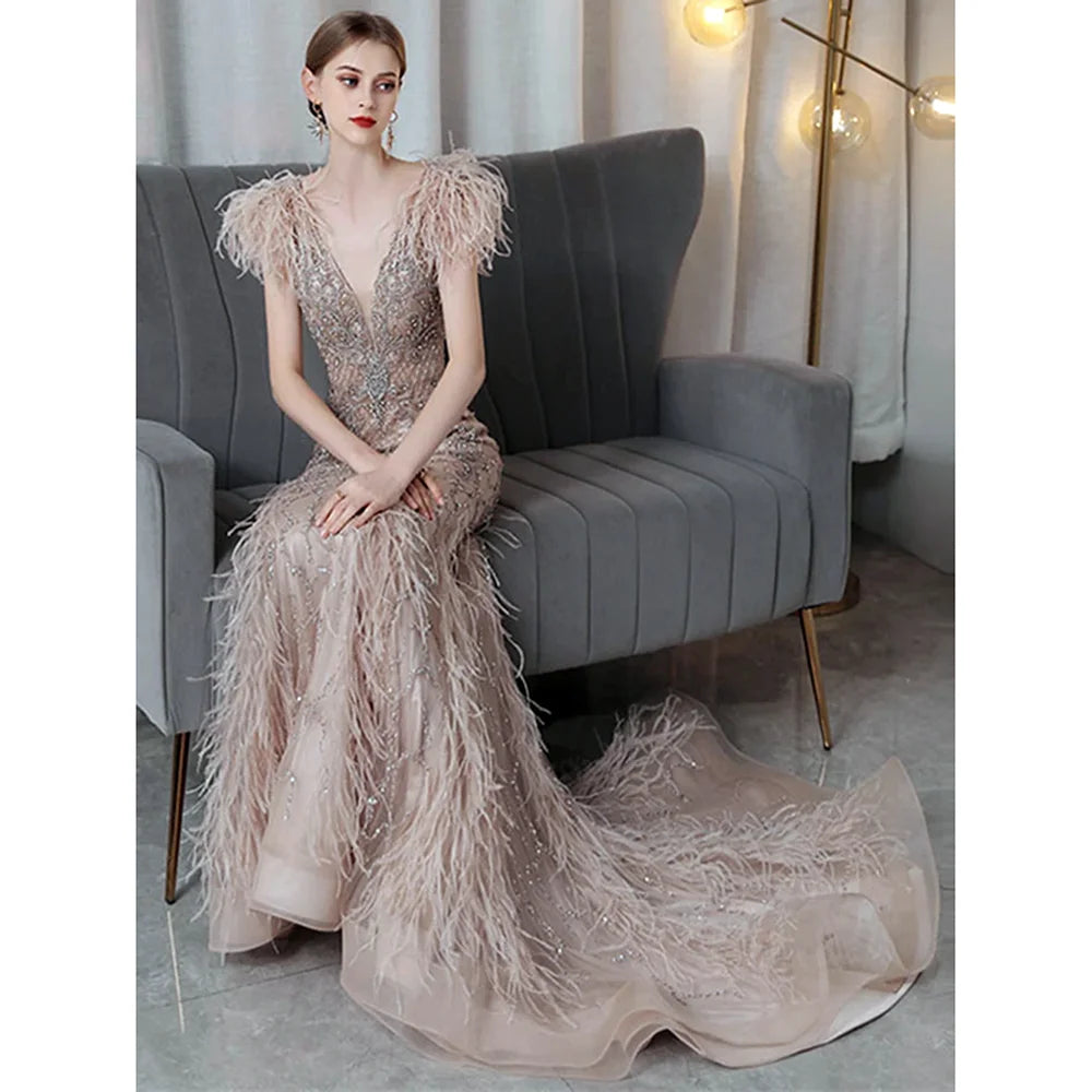 Robe de soirée sirène à plumes exquises, appliques en dentelle chic, perles, robes de soirée sur mesure, col en V, traîne à balayage