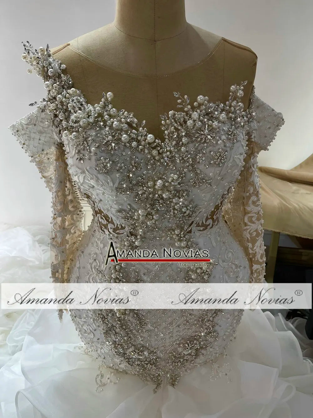 Robe de mariée sirène à manches longues et volants en cristal 3D Amanda Novias NS4776