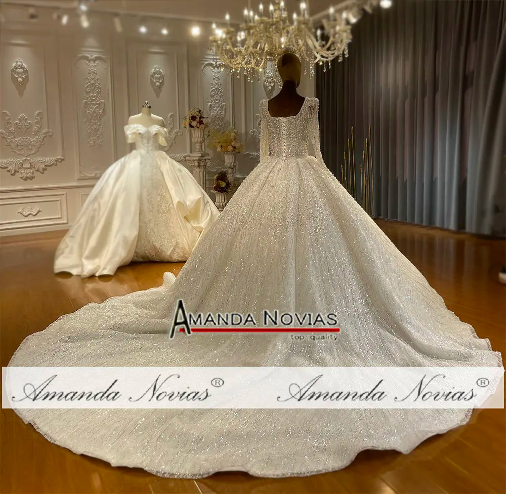 Vestido de novia de encaje con escote cuadrado de Amanda Novias NS4787