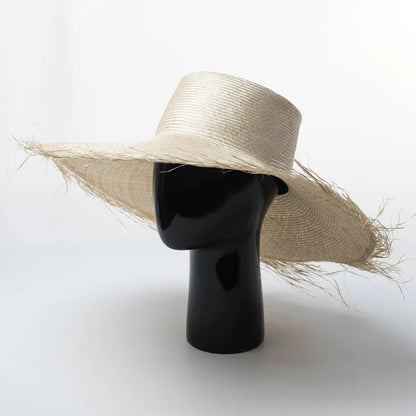 2024 Nouveau chapeau de paille à pompon plat personnalisé Protection solaire extérieure et pare-soleil Chapeau de paille tissé à la main Chapeau Panama à la mode