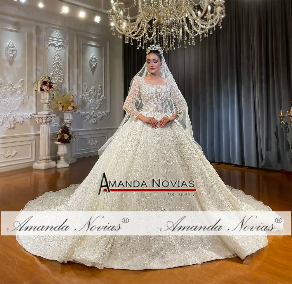 Vestido de novia de encaje con escote cuadrado de Amanda Novias NS4787