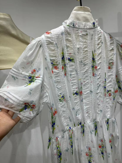 Robe longue de vacances à manches courtes et col à volants pour femme avec imprimé floral et plis