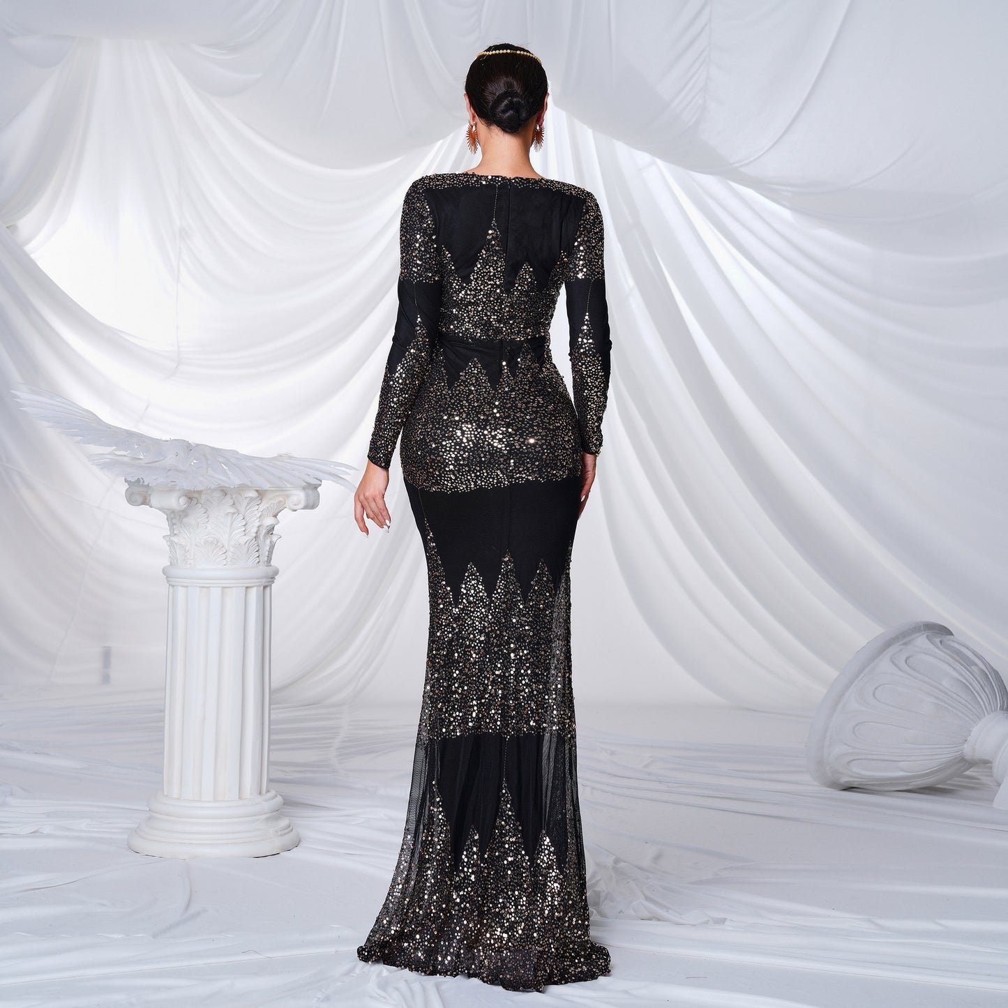 Robe de soirée longue sexy à manches longues et col en V avec paillettes