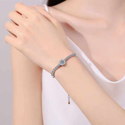 Pulsera de plata de ley S925 con moissanita incrustada a mano y diseño de bolsa redonda con perforaciones en forma de estrella