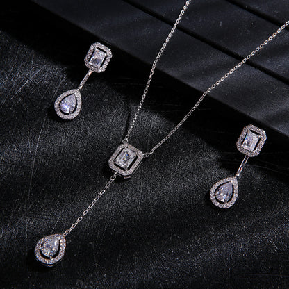 Collier en argent 925 avec aiguille de style européen exquis et à la mode avec micro-incrustations de zircons en forme de goutte d'eau