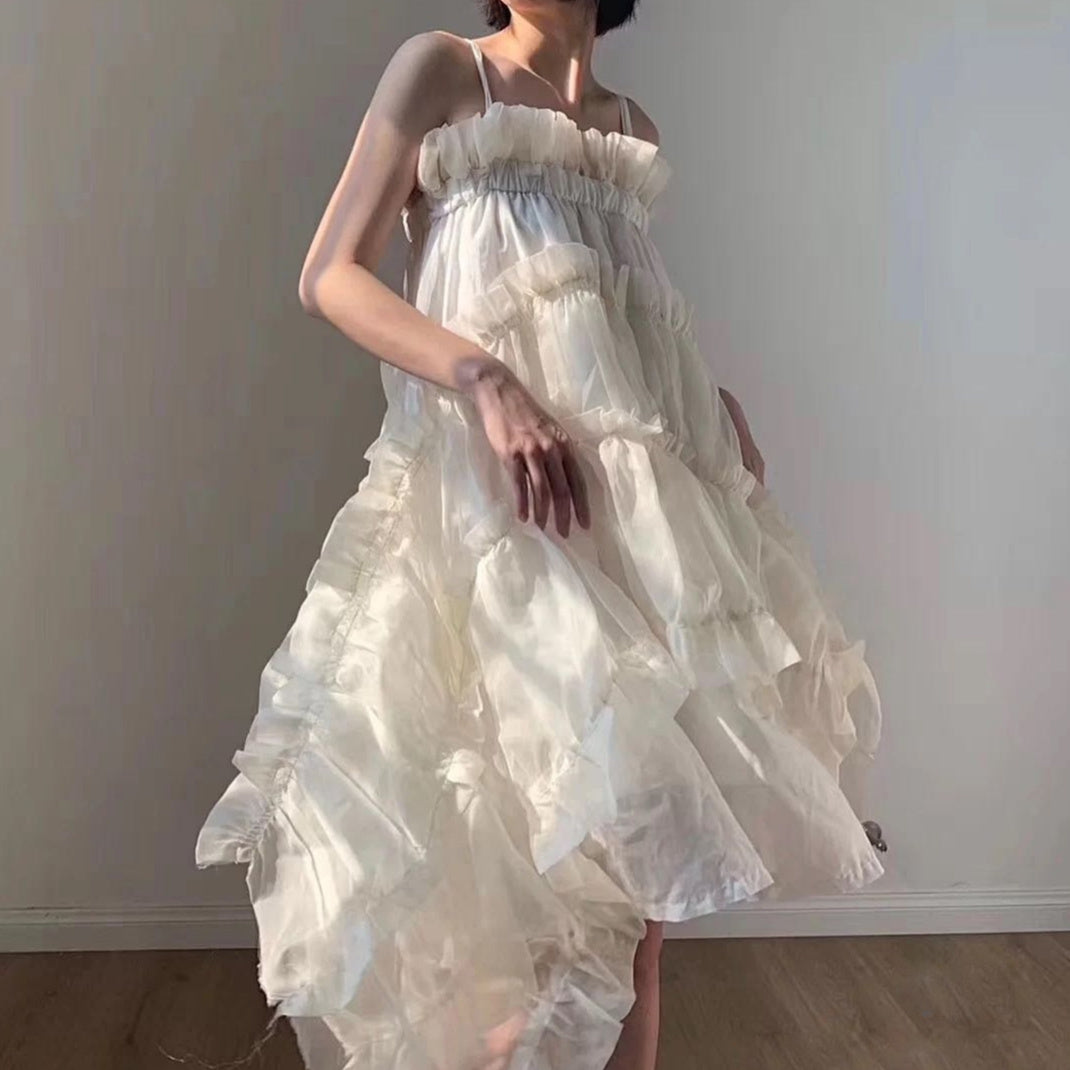 Robe à bretelles en dentelle plissée irrégulière en soie artificielle foncée de Niche