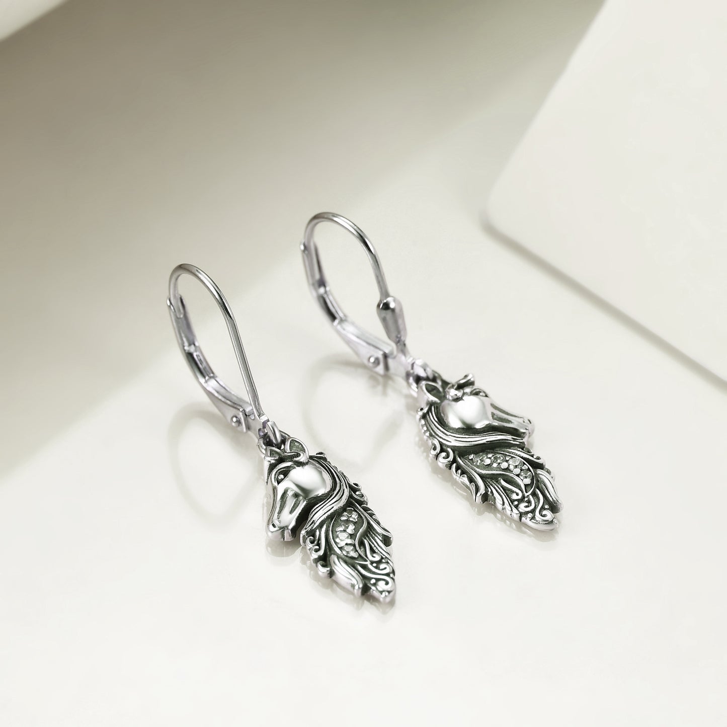 Boucles d'oreilles pendantes à levier en argent sterling avec motif cheval Bijoux Cadeaux