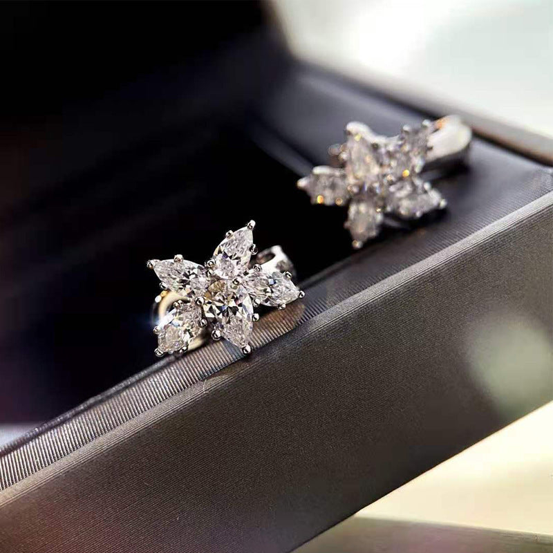 Small Brocade Bunch Simulation Diamond Stud Earrings 925 Silver