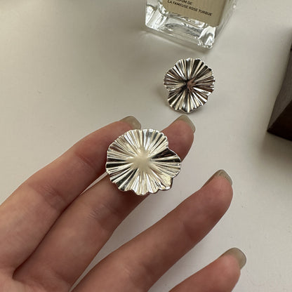 Pendientes de flores grandes con textura resistente de estilo coreano en plata esterlina S925