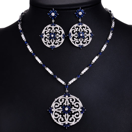 Collier et boucles d'oreilles à clous en zircon à la mode en deux parties