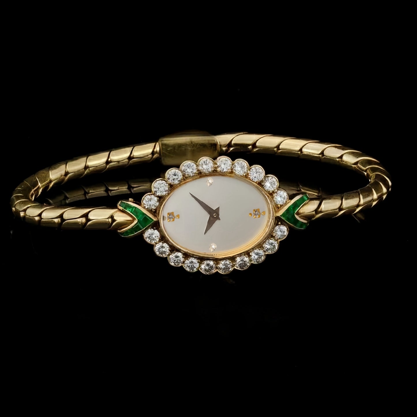 Montre femme européenne en or de petite taille, incrustée de strass, fabriquée à la main, style ancien moyen