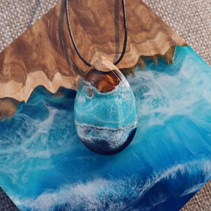 Water Drop Necklace Pendant At The Ends Of The Ocean