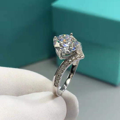 Moissanite V Shaped Silver 18K White Gold Four Claw Crown Princess And Diamond Ring