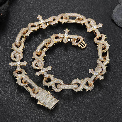 Collier pour homme avec chaîne à maillons cubains en forme de croix d'épines à 8 caractères