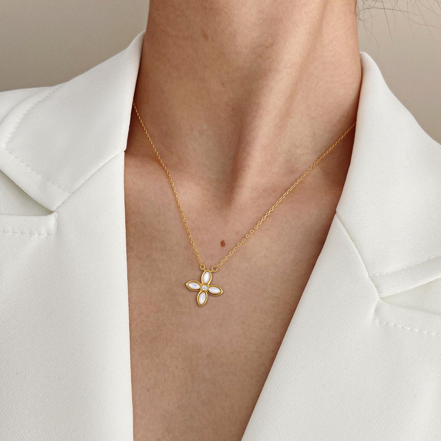 Simple And Fashionable Cross Pendant S925 Silver Niche Design Sense Natural Mother Shell Emerald Two Wearing Necklace