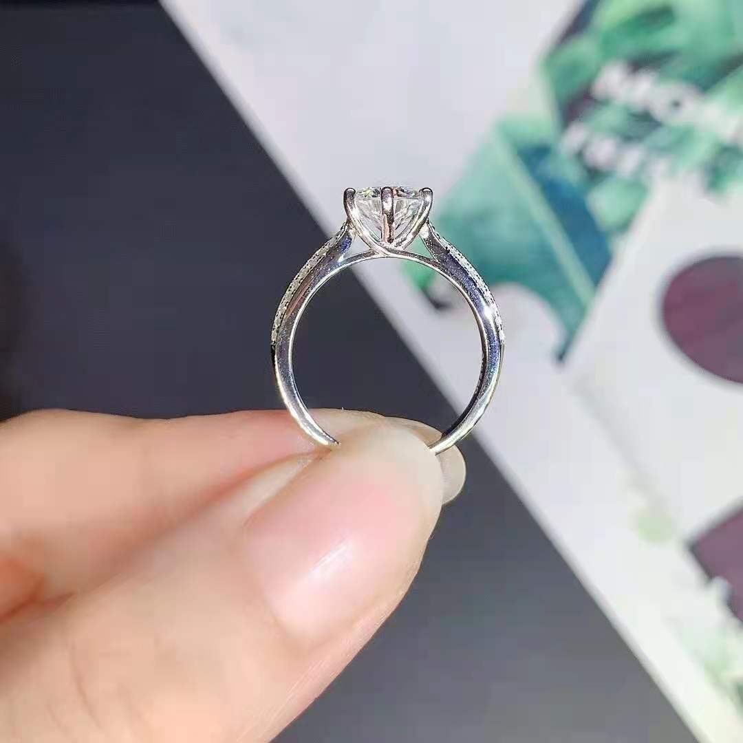 Bague de luxe avec monture en moissanite de couleur D et clarté FL