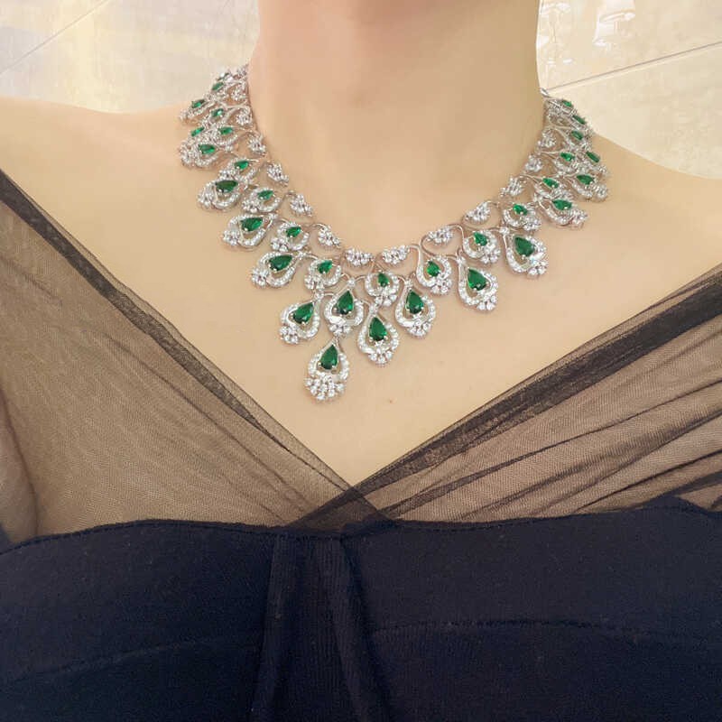 Accesorios para vestido de noche con circonitas verdes, collar y pendientes