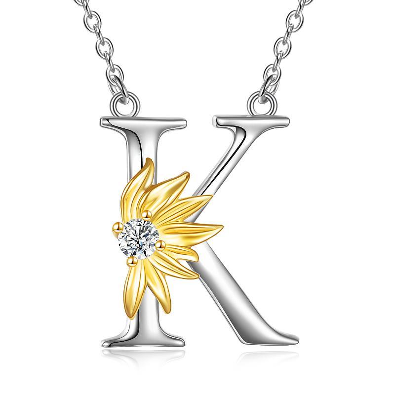 Collar con colgante con nombre y letra A del alfabeto inicial en plata de ley con girasol