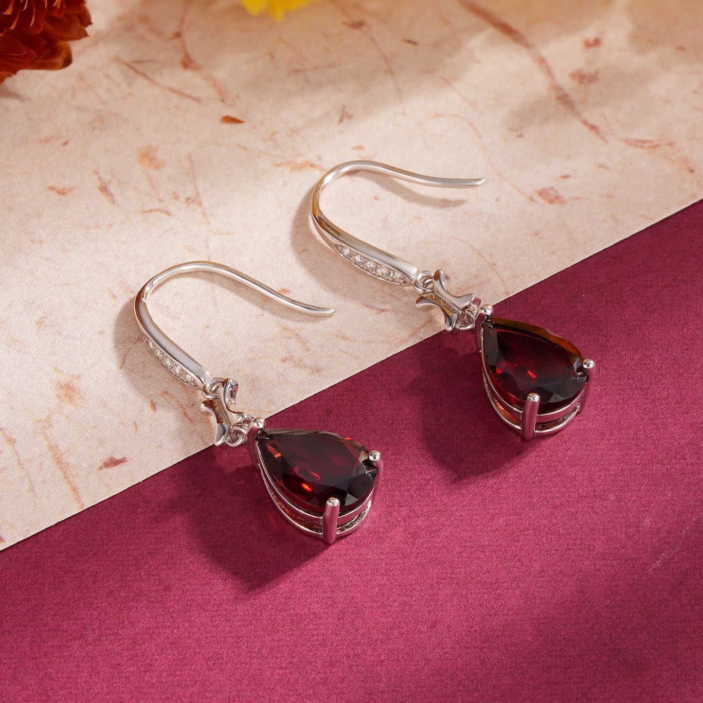 Drop-shaped Natural Garnet S925 Pure Earrings