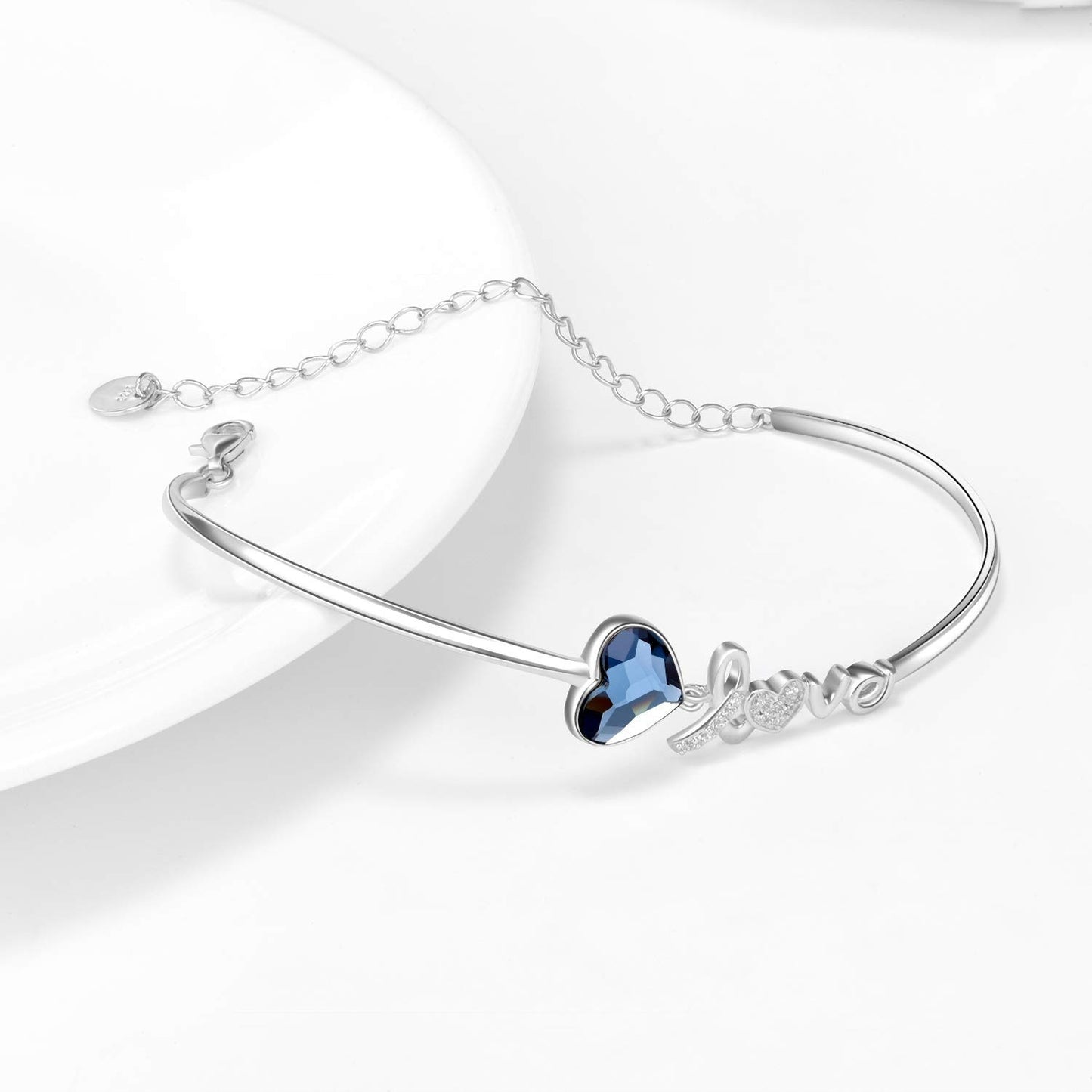 Pulsera de plata de ley bañada en oro blanco con cristales azules de Austria y corazón de amor