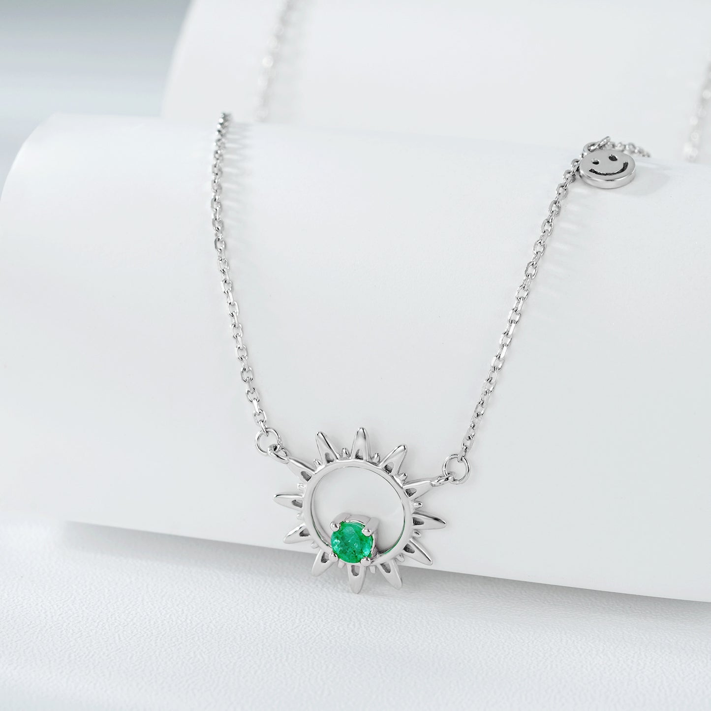 Women's Personality Collar Chain Round Temperament Emerald Necklace