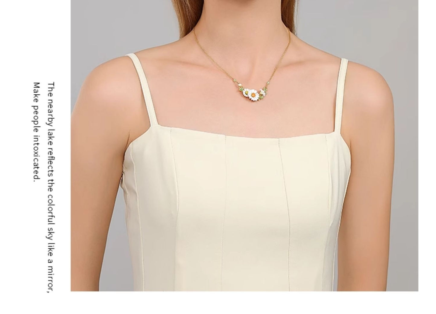 Collar de mujer con cadena de clavícula y crisantemo blanco